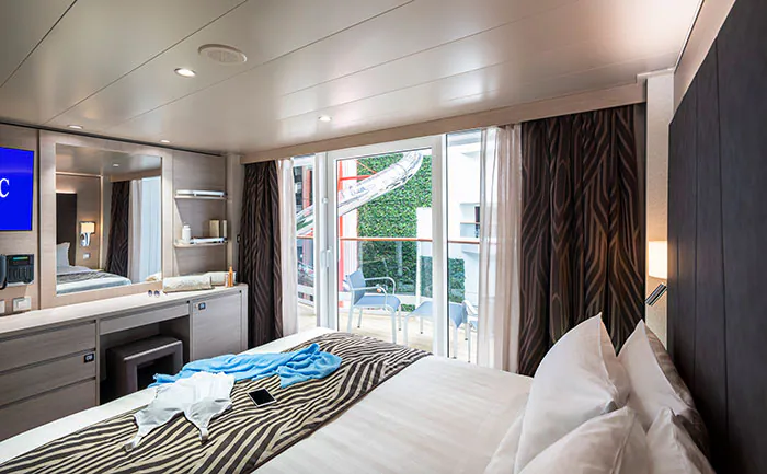DELUXE BALCONY WITH PROMENADE & OCEAN VIEW